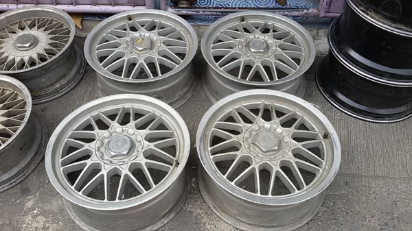 ล้อแม็ก3ชุด รังผึ้งขอบ 16 -5-114.3 2ชุด   ลาย BBS 17-5-114.3 กว้าง 7.5 นิ้ว ET+25  ราคา ชุดละ 2,900 บาท งดต่อรองทุกกรณี รับเองครับ