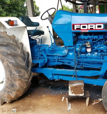 ขายรถไถฟอร์ดFORD  6640 พรั้อมดันหน้า CMT รถเช็คใหม่ทั้งคัน ถ่ายน้ำทั้งหมด พร้อมลุยงายเลยครับ