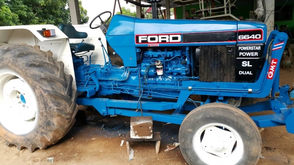 ขายรถไถฟอร์ดFORD  6640 พรั้อมดันหน้า CMT รถเช็คใหม่ทั้งคัน ถ่ายน้ำทั้งหมด พร้อมลุยงายเลยครับ