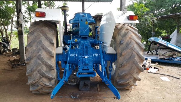 ขายรถไถฟอร์ดFORD  6640 พรั้อมดันหน้า CMT รถเช็คใหม่ทั้งคัน ถ่ายน้ำทั้งหมด พร้อมลุยงายเลยครับ