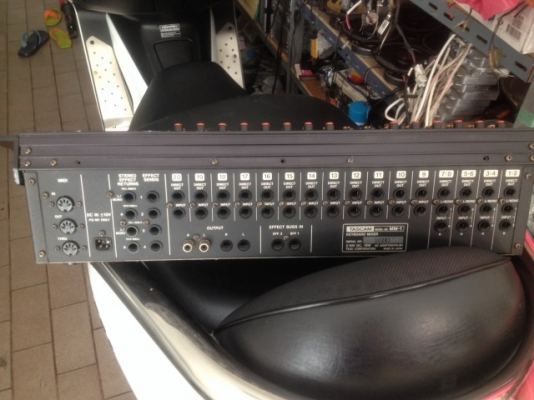 Tascam MM1 Keyboard/MIDI Mixerเก่าญี่ปุ่นสภาพดีใช้ไฟ10Vไม่มีหม้อเเปลงมา Tascam MM1 Keyboard/MIDI Mixerเก่าญี่ปุ่นสภาพดีใช้ไฟ10Vไม่มีหม้อเเปลงมา