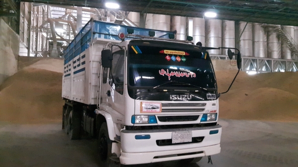 ขายครับ 320 ปี 50 แม็คโหลด ดั้มสามมิตรสวยๆ