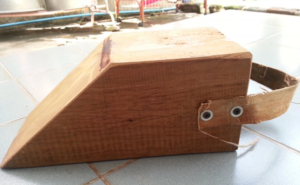 ไม้หมอนรองล้อ (รถบรรทุก) ไม้หมอนรองล้อ (รถบรรทุก)