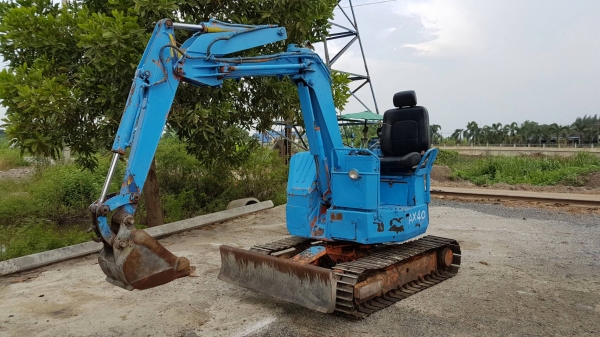 ขายด่วนรถแบคโฮแอแมนAX40ครื่อง4สูบดีคอลโทลสั้นปั่มแรงเทียบเท่าPC40รถนอกเพิ่งนำเข้ามาใหม่ยังไม่เคยใช้งานในเมืองไทยเลย