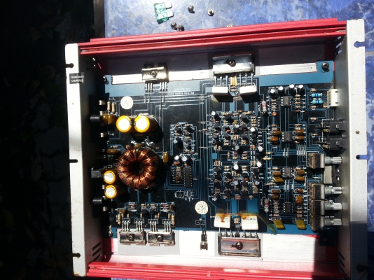 ขายแอมป์ติดรถยนต์2แชแนล พร้องกล่องแยกเสียง