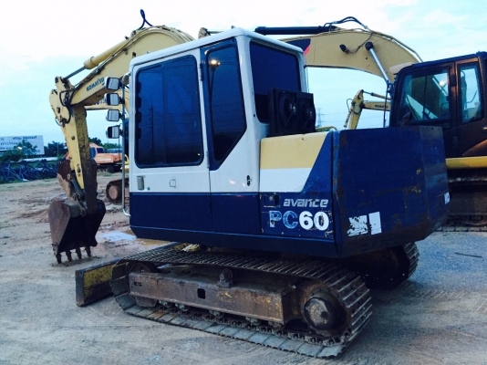 ขายรถแบคโฮ KOMATSU PC60-6 เอกสารอินวอย ราคา 650000