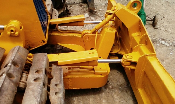 ขายรถแทรคเตอร์ตีนเป็ด KOMATSU D20P-5 สไลด์ใบมีดได้ 8 ทิศทาง เอกกสารเล่มทะเบียน ราคา 185000
