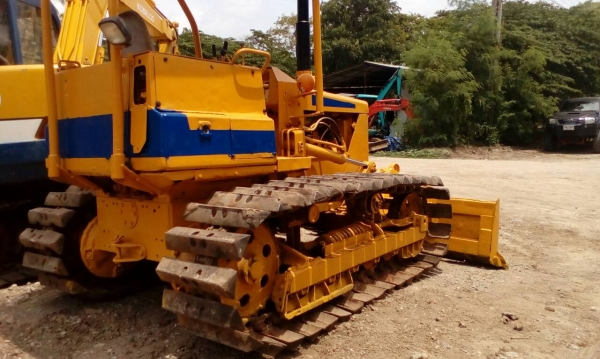 ขายรถแทรคเตอร์ตีนเป็ด KOMATSU D20P-5 สไลด์ใบมีดได้ 8 ทิศทาง เอกกสารเล่มทะเบียน ราคา 185000
