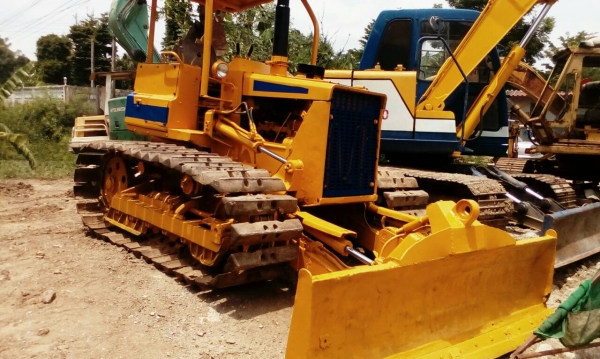 ขายรถแทรคเตอร์ตีนเป็ด KOMATSU D20P-5 สไลด์ใบมีดได้ 8 ทิศทาง เอกกสารเล่มทะเบียน ราคา 185000