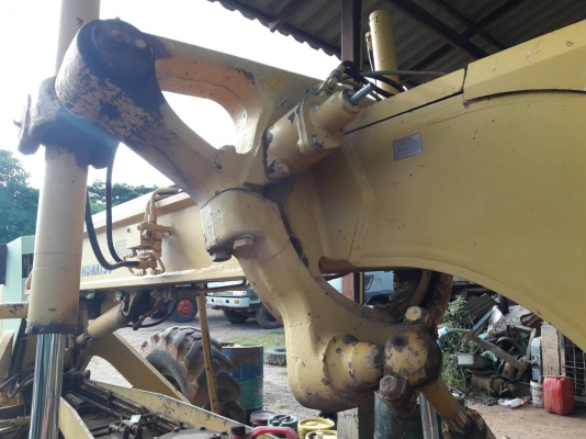 ขายรถเกรด KOMATSU GD625A-1 S/N 60098 เอกสารเล่มทะเบียน ราคา 1550000