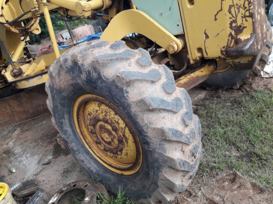 ขายรถเกรด KOMATSU GD625A-1 S/N 60098 เอกสารเล่มทะเบียน ราคา 1550000