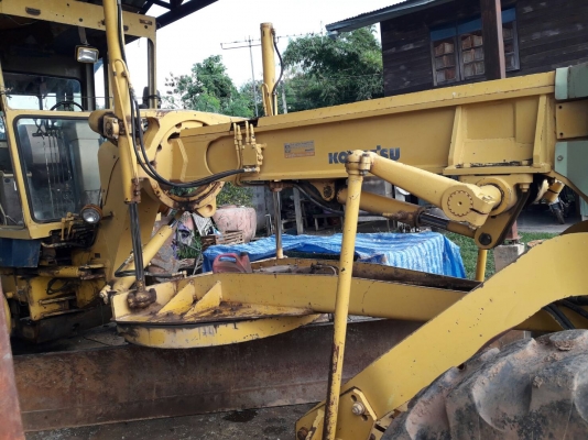 ขายรถเกรด KOMATSU GD625A-1 S/N 60098 เอกสารเล่มทะเบียน ราคา 1550000