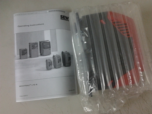 ขาย INVERTER ยี่ห้อ SEW 0.75 KW, 1 HP รุ่น Movitrac LT ใช้ไฟบ้าน 220 V ของใหม่