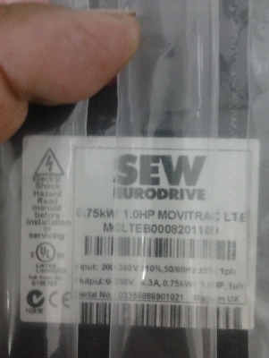 ขาย INVERTER ยี่ห้อ SEW 0.75 KW, 1 HP รุ่น Movitrac LT ใช้ไฟบ้าน 220 V ของใหม่