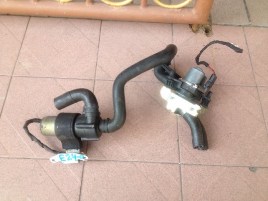 ปั้มน้ำ BENZ E240 ครบชุดตามรูปเก่าญี่ปุ่นเเท้สภาพดีใช้งานได้ปกติ