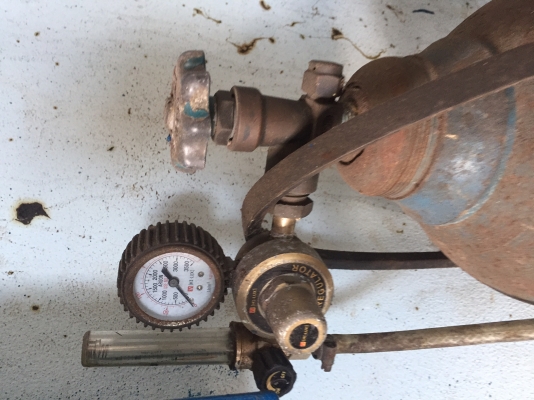 ขายเครื่องตัด cut 40 ถูกๆ 4000 ถังอาร์กอน2ใบมีแก้สเต็มๆ5000-2500 T0818444998