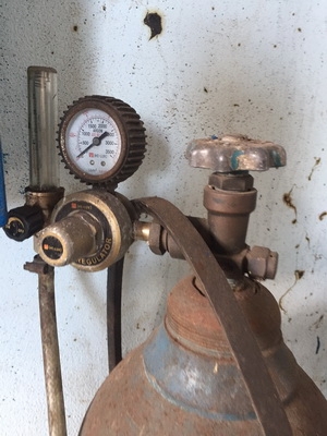 ขาย ถังอาร์กอน2ใบมีแก้สเต็มๆ4000-2000 T0818444998