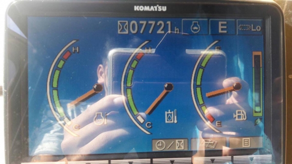 รถขุดแบ็คโฮล Komutsu Pc200 เจ้าของขายเอง