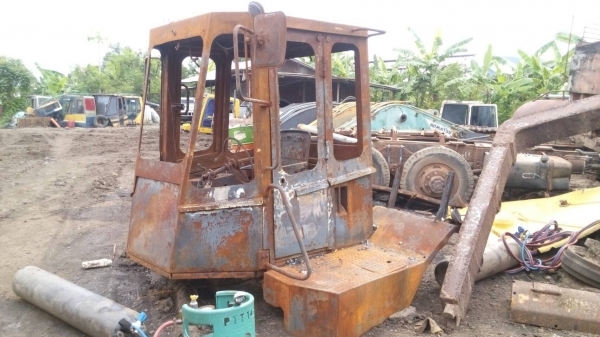 ขายชิ้นส่วน อะไหล่รถตักล้อยาง CAT-950-F 966-F มีบุ้งกี้ แขนบุ้งกี้  ยาง กระบอกก็ยังมีครับ ขายไม่แพง
