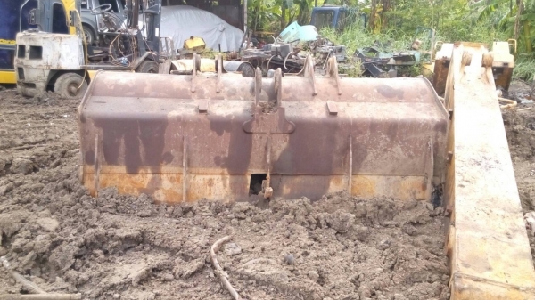 ขายชิ้นส่วน อะไหล่รถตักล้อยาง CAT-950-F 966-F มีบุ้งกี้ แขนบุ้งกี้  ยาง กระบอกก็ยังมีครับ ขายไม่แพง