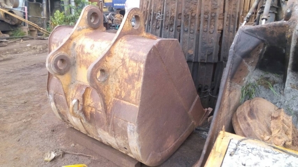 ขายชิ้นส่วน อะไหล่รถตักล้อยาง CAT-950-F 966-F มีบุ้งกี้ แขนบุ้งกี้  ยาง กระบอกก็ยังมีครับ ขายไม่แพง