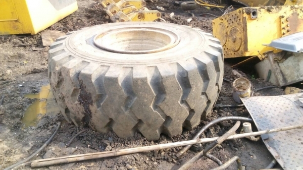 ขายชิ้นส่วน อะไหล่รถตักล้อยาง CAT-950-F 966-F มีบุ้งกี้ แขนบุ้งกี้  ยาง กระบอกก็ยังมีครับ ขายไม่แพง