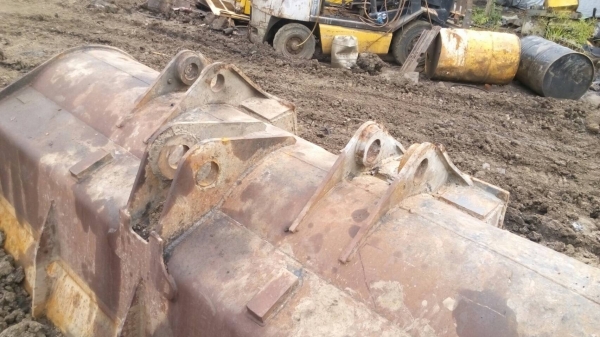 ขายชิ้นส่วน อะไหล่รถตักล้อยาง CAT-950-F 966-F มีบุ้งกี้ แขนบุ้งกี้  ยาง กระบอกก็ยังมีครับ ขายไม่แพง