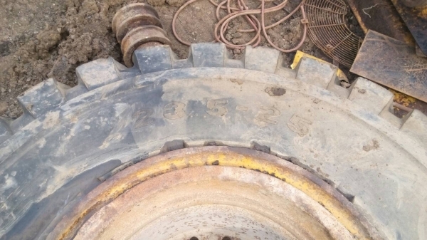 ขายชิ้นส่วน อะไหล่รถตักล้อยาง CAT-950-F 966-F มีบุ้งกี้ แขนบุ้งกี้  ยาง กระบอกก็ยังมีครับ ขายไม่แพง