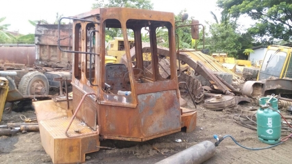 ขายชิ้นส่วน อะไหล่รถตักล้อยาง CAT-950-F 966-F มีบุ้งกี้ แขนบุ้งกี้  ยาง กระบอกก็ยังมีครับ ขายไม่แพง