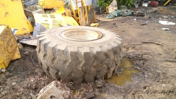 ขายชิ้นส่วน อะไหล่รถตักล้อยาง CAT-950-F 966-F มีบุ้งกี้ แขนบุ้งกี้  ยาง กระบอกก็ยังมีครับ ขายไม่แพง