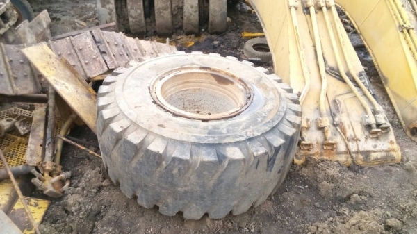 ขายชิ้นส่วน อะไหล่รถตักล้อยาง CAT-950-F 966-F มีบุ้งกี้ แขนบุ้งกี้  ยาง กระบอกก็ยังมีครับ ขายไม่แพง