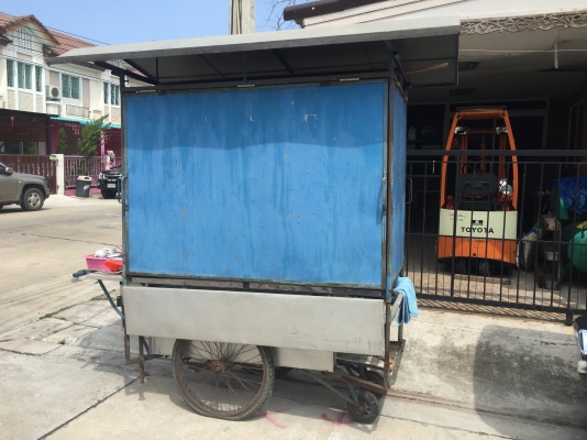 ขายด่วน ถูกๆ รถเข็นขายก๋วยเตี๋ยวมีฝาปิดเป็นตู้ เปิดออกเป็นหลังคาบังแดดบังฝนได้ ขายด่วน ถูกๆ รถเข็นขายก๋วยเตี๋ยวมีฝาปิดเป็นตู้ เปิดออกเป็นหลังคาบังแดดบังฝนได้