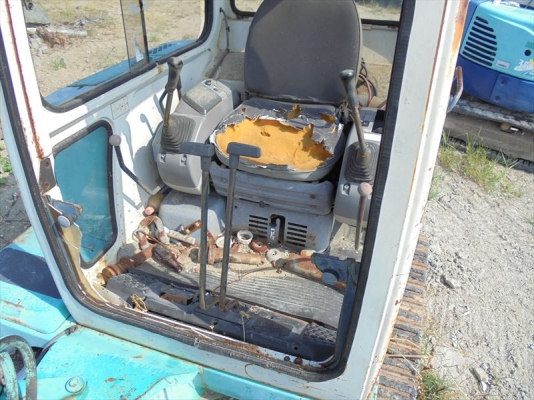 รถขุด Komatsu PC40-7 นำเข้าจากญี่ปุ่น โทร. 080-6565422 (หนิง)