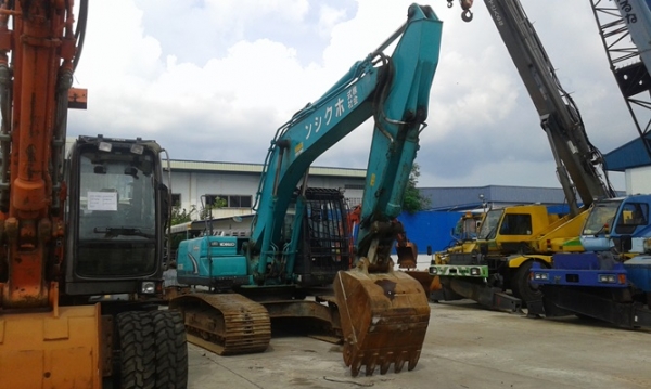 KOBELCO SK200-8 ปี 2011 5796 ชม.