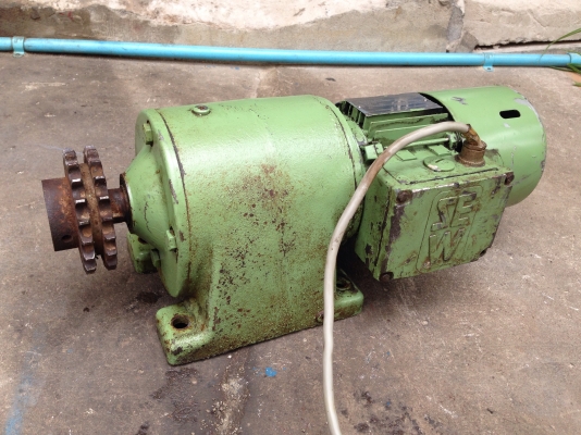 ขายมอเตอร์เกียร์ SEW eurodrive 3/4HP. 380V อัตราทด 1:39 มีระบบเบรคในตัว สภาพสวย วิ่งนิ่ม พร้อมใช้งาน