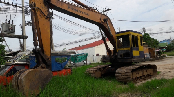 ขาย 270,000 KOMATSU  pc 200-3 เครื่อง เดิมดี ปั้มแรง เอวมีขยับ ช่วงล่างเต็ม รถสวยพร้อมใช้ 090-772-3710 090-772-3708