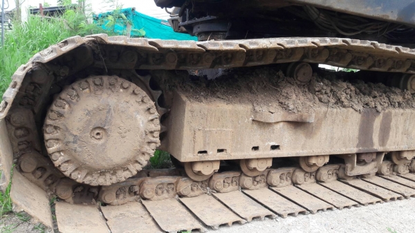 ขาย 270,000 KOMATSU  pc 200-3 เครื่อง เดิมดี ปั้มแรง เอวมีขยับ ช่วงล่างเต็ม รถสวยพร้อมใช้ 090-772-3710 090-772-3708