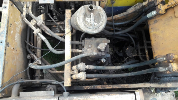 ขาย 270,000 KOMATSU  pc 200-3 เครื่อง เดิมดี ปั้มแรง เอวมีขยับ ช่วงล่างเต็ม รถสวยพร้อมใช้ 090-772-3710 090-772-3708