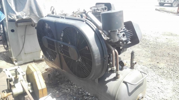 ** SOLD ** ปั้มลมญี่ปุ่น IWATA JAPAN รุ่น ANEST OILFREE 10 HP 180L. ไฟ 200V 3 สาย ลงตู้สดนอก!!