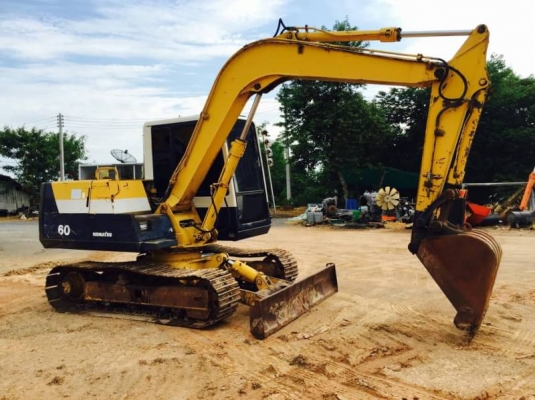 ขาย 650,000  KOMATSU pc 60-6 สภาพเก่านอก แอร์เย็น ไฟฟ้าครบ มีไลนหัวเจาะ เอกสารอินวอยย์ (รถอยู่ปทุม) 090-772-3710 090-772-3708
