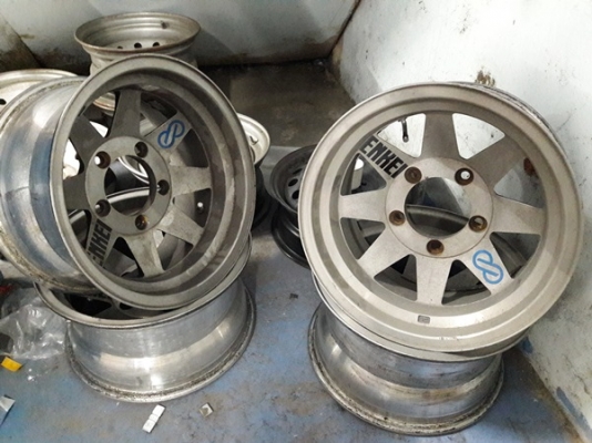 ล้อ5รู 139.7 Made in Japan ขอบ15 กว้าง8 offset-24 ตำหนิ1วง ล้อน้ำหนักเบา ไม่ใช่งานเหล็ก มี4วง