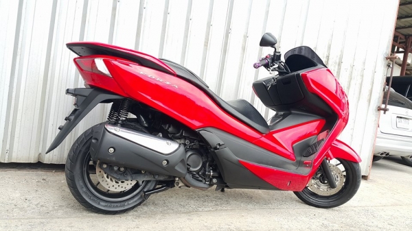 ราคา PCX เลยจ้า Forza300 2013 วิ่ง 7000 โลแท้ สวยพร้อมใช้งาน ต่อรองราคาได้นะ