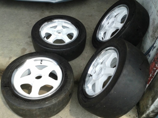 ขอบ15นิ้ว4รู100 พร้อมยาง ชุดนี้ ราคา 6500 บาท