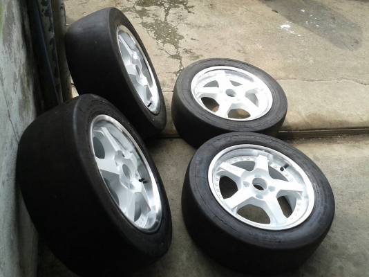 ขอบ15นิ้ว4รู100 พร้อมยาง ชุดนี้ ราคา 6500 บาท