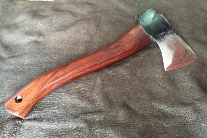 ขายขวานเสือ1 1/4ปอน HULT'S CELEBRATED AXES. MADE IN SWEDEN.แต่งหัว