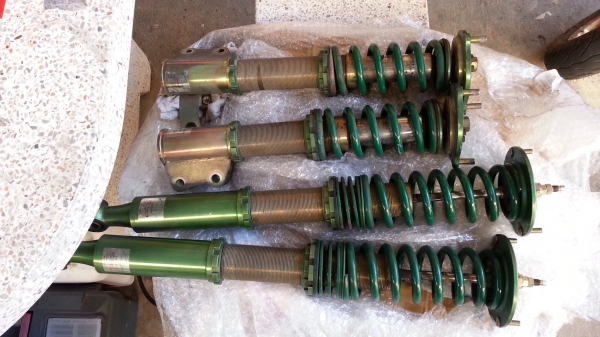 ขายโช๊คแต่งเก่าญี่ปุ่นปรับระดับแข็งอ่อนได้  c34 s13 s14 ราคา 10,000 บาทไม่รวมส่ง