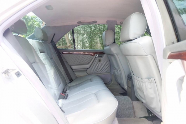 Mercedes Benz C220 สี บ.เงิน ปี 1994 Mercedes Benz C220 สี บ.เงิน ปี 1994