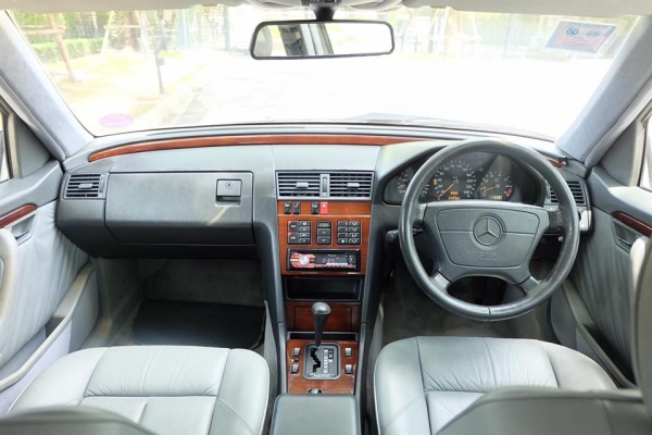 Mercedes Benz C220 สี บ.เงิน ปี 1994 Mercedes Benz C220 สี บ.เงิน ปี 1994