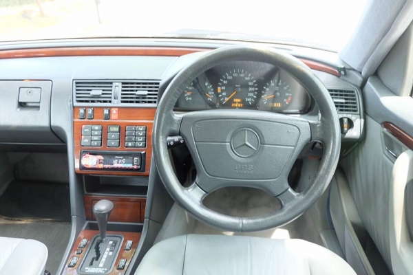 Mercedes Benz C220 สี บ.เงิน ปี 1994 Mercedes Benz C220 สี บ.เงิน ปี 1994