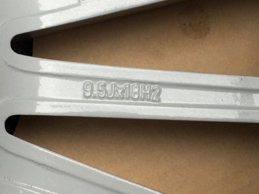 ล้อแท้ AMG Stlye 5 ขอบ18 สภาพสวย สีเดิม ไม่เคยซ่อม ราคาไม่แพง